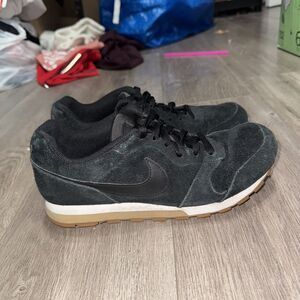 Nike MD Runner 2 SE Women’s Athletic Low Top Shoes AQ9121 001 Black Size 10